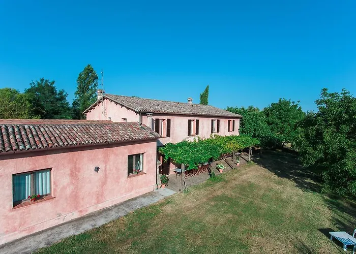 Agriturismo Il Pettirosso Kır Evi *